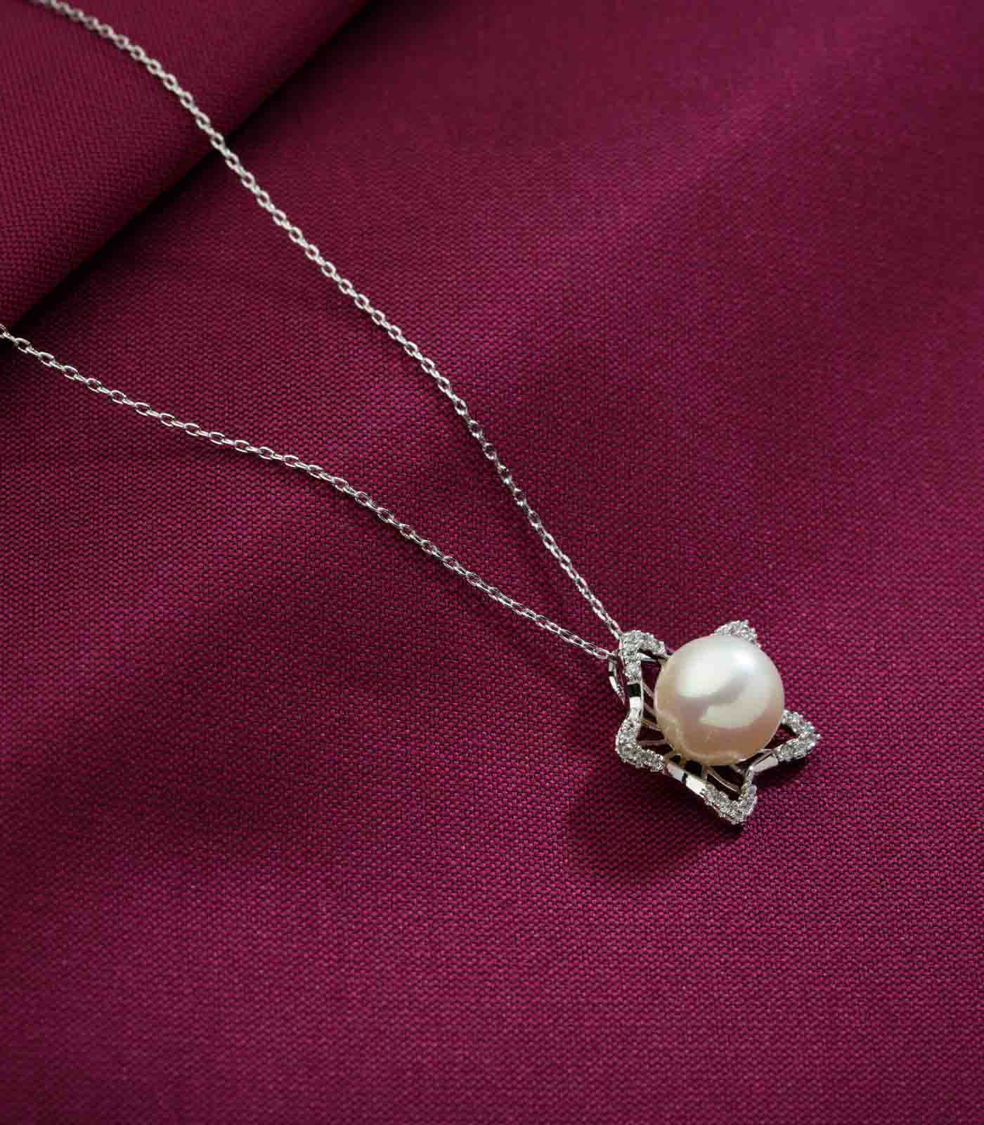 Pearl in Flora Necklace (Brass)