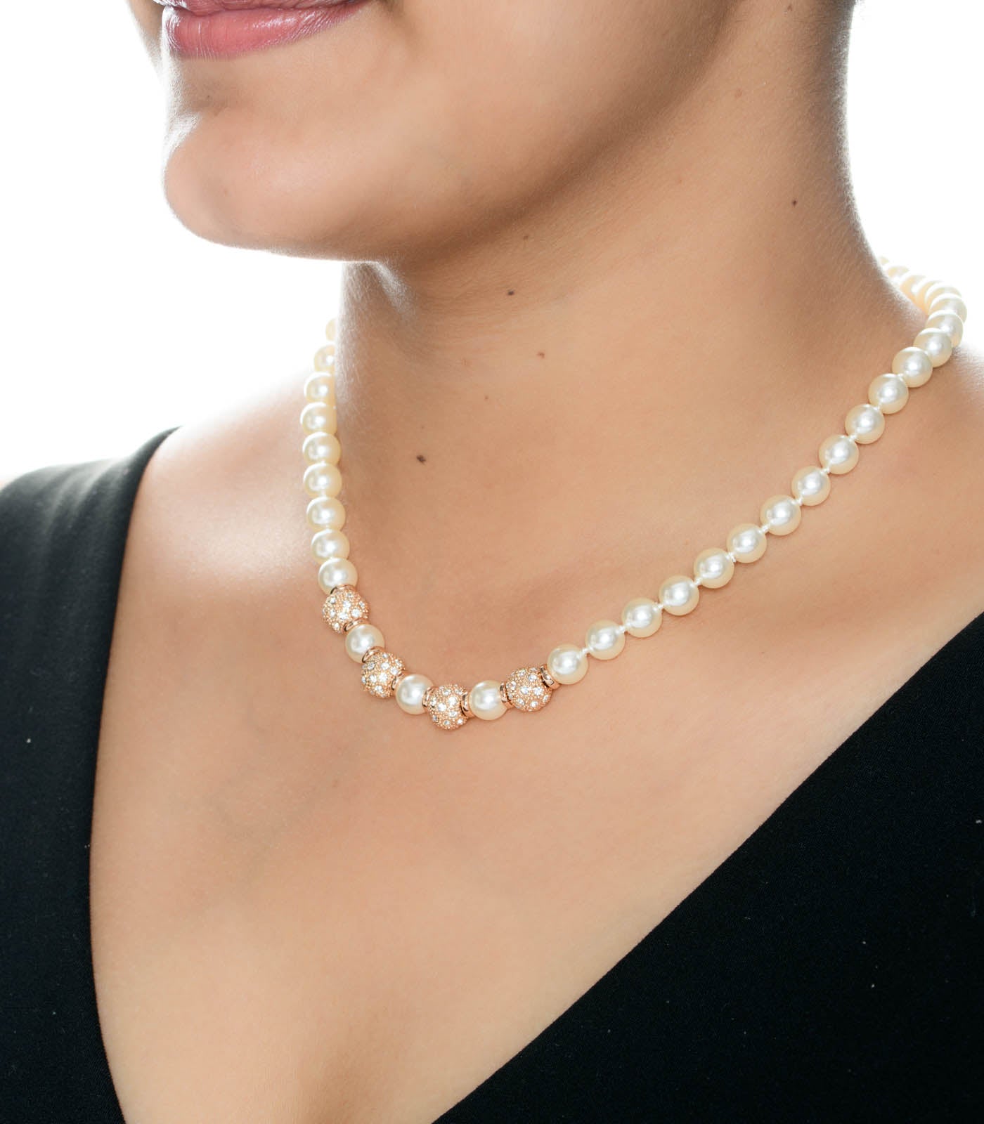 Classic Single Layer Pearl Necklace (Brass)