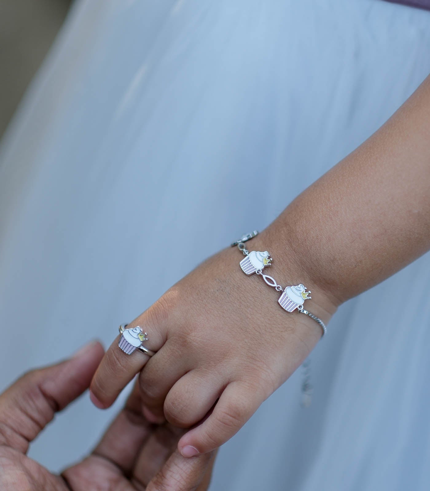 Royal Cupcake Finger Ring (Silver)