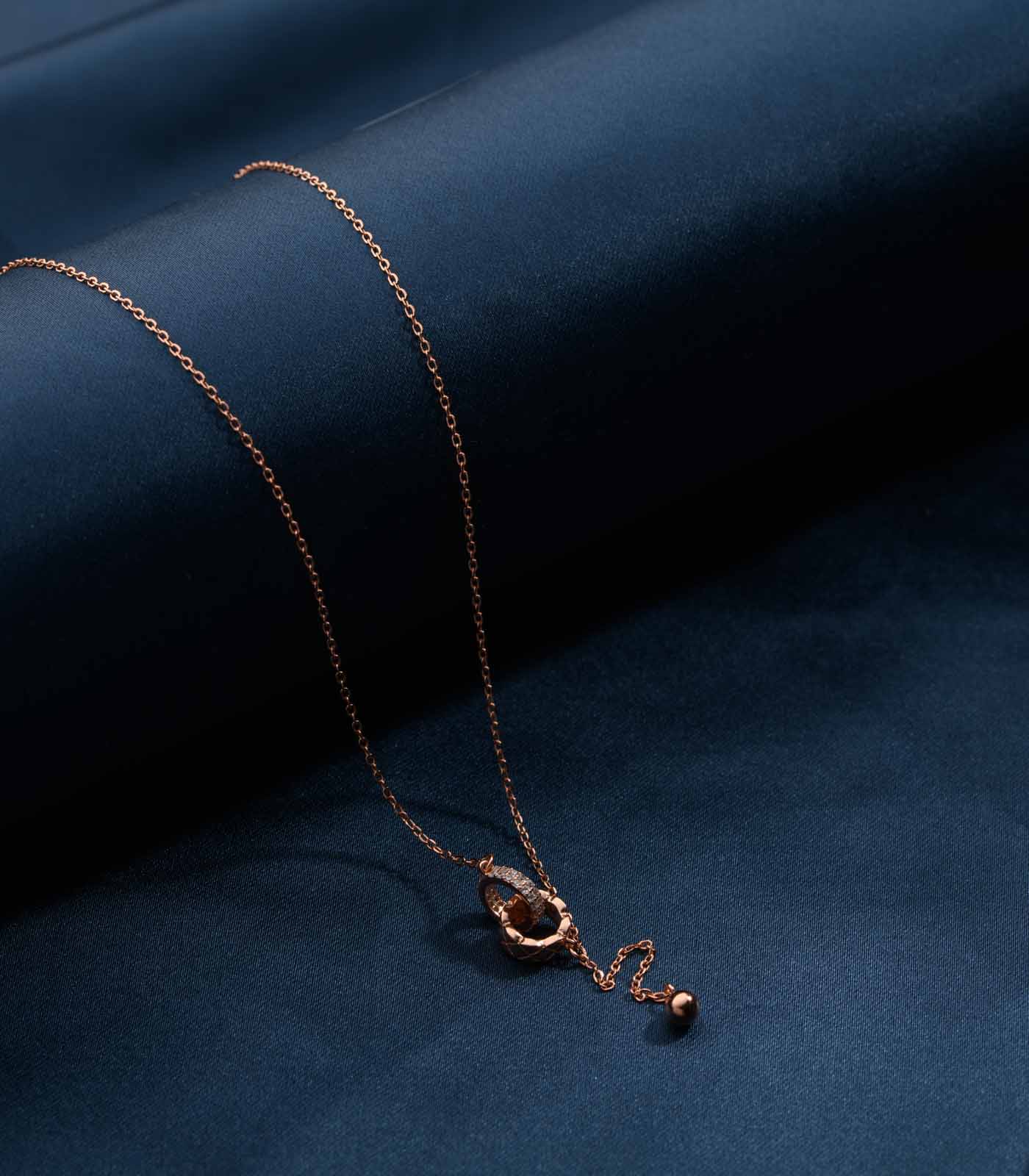 Interlocked Rings Necklace (Silver)