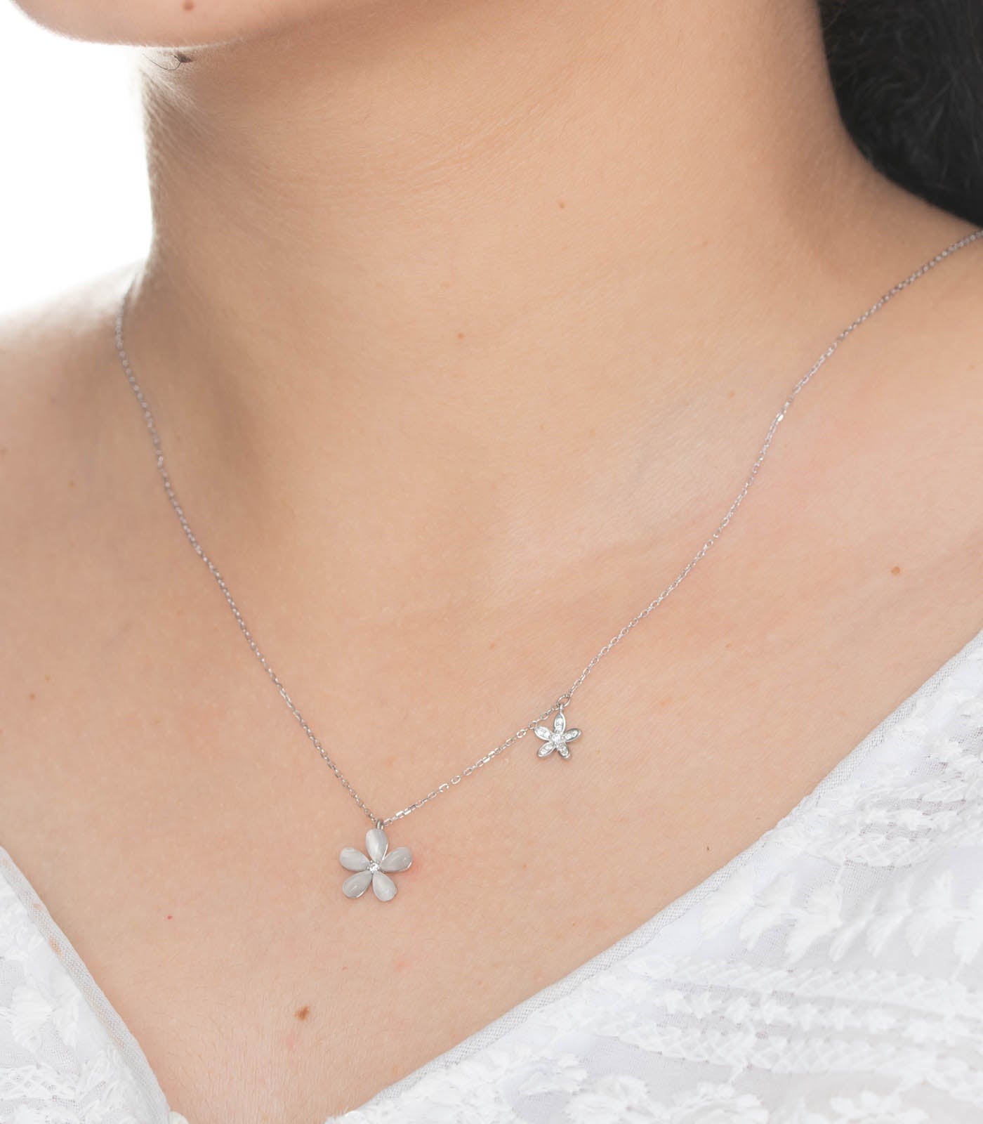 Flower Necklace (Silver)