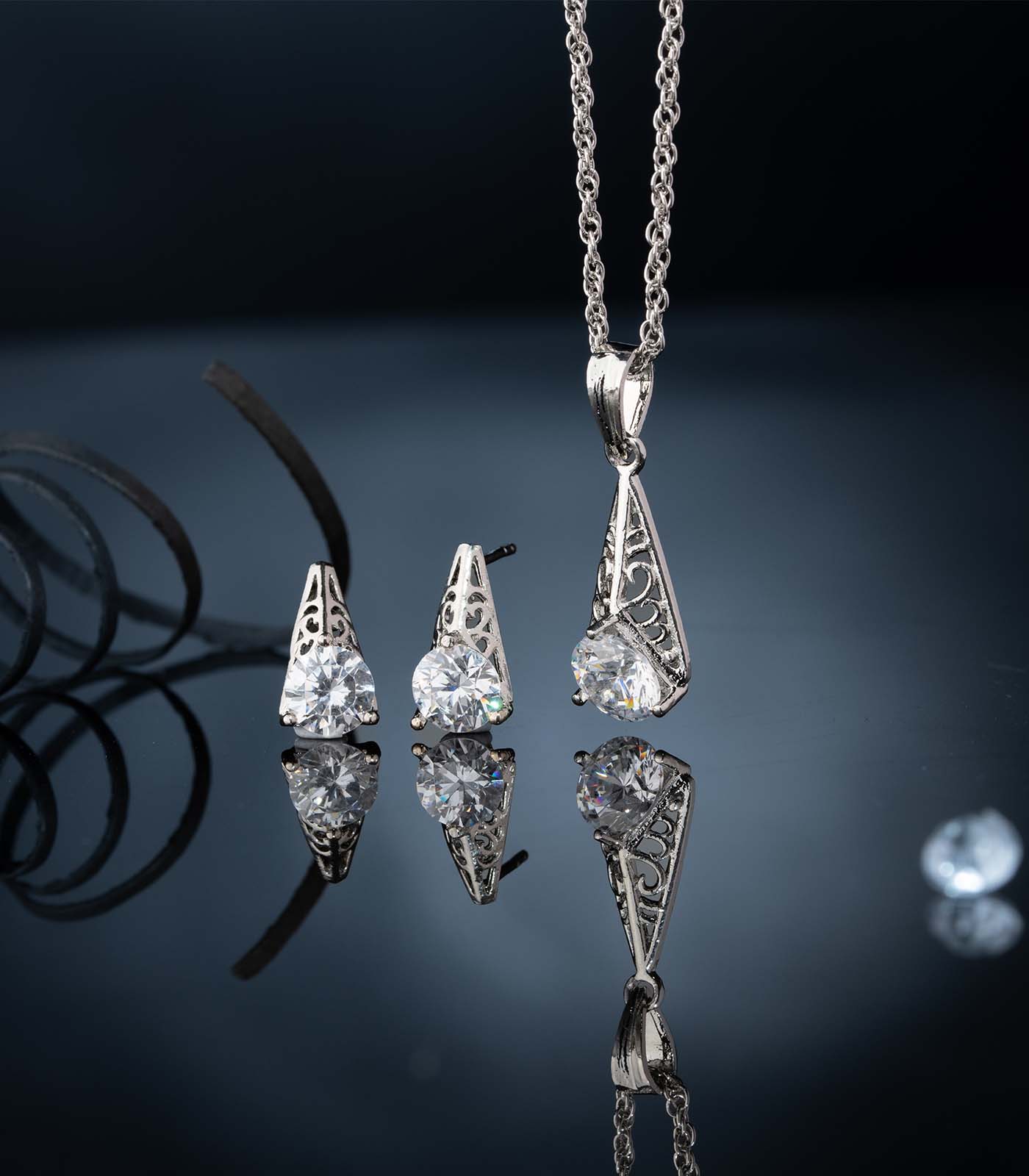 Premium Zircon Cone Shaped Necklace Set