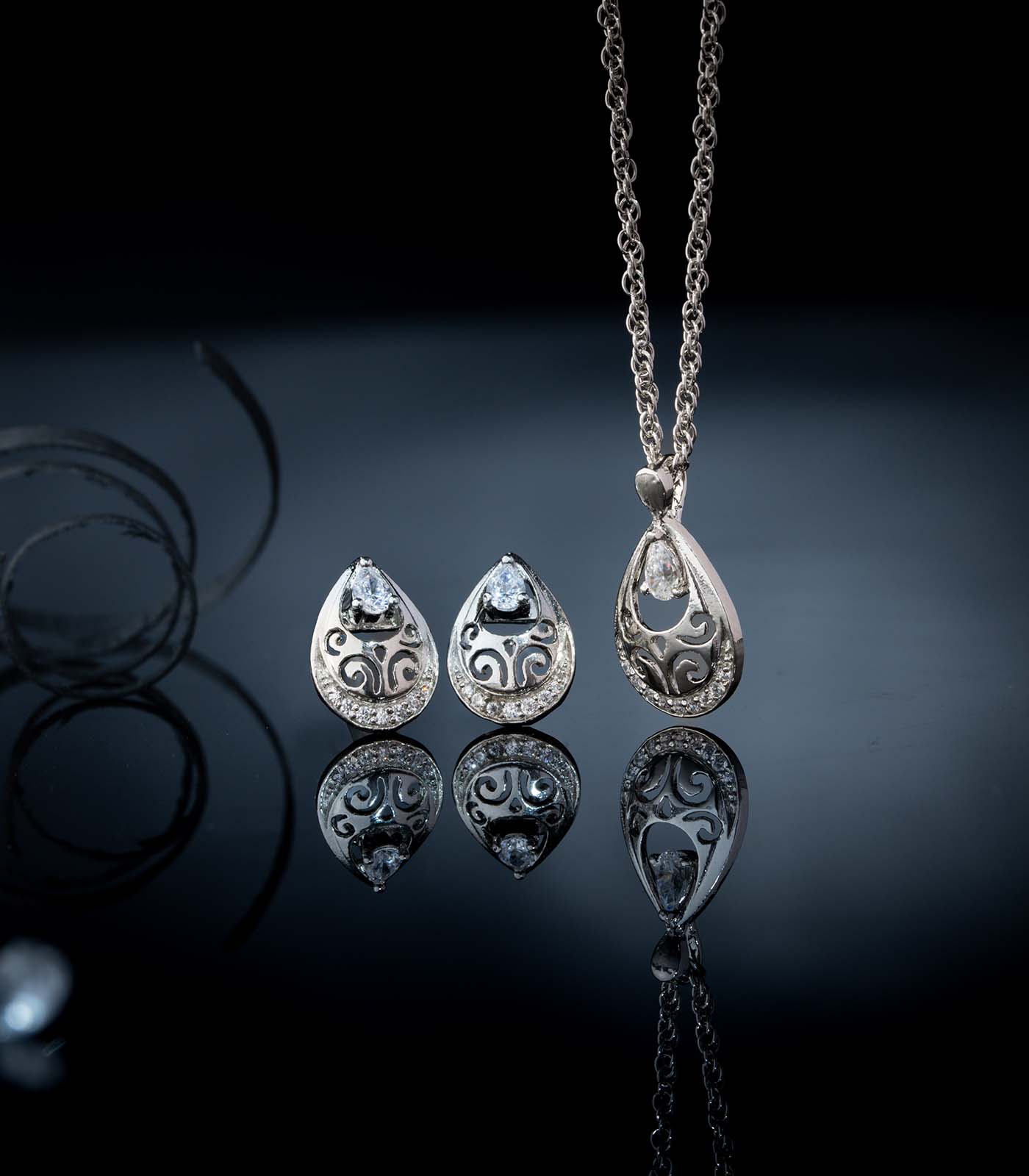 Premium Zircon Oval Shaped Necklace Set