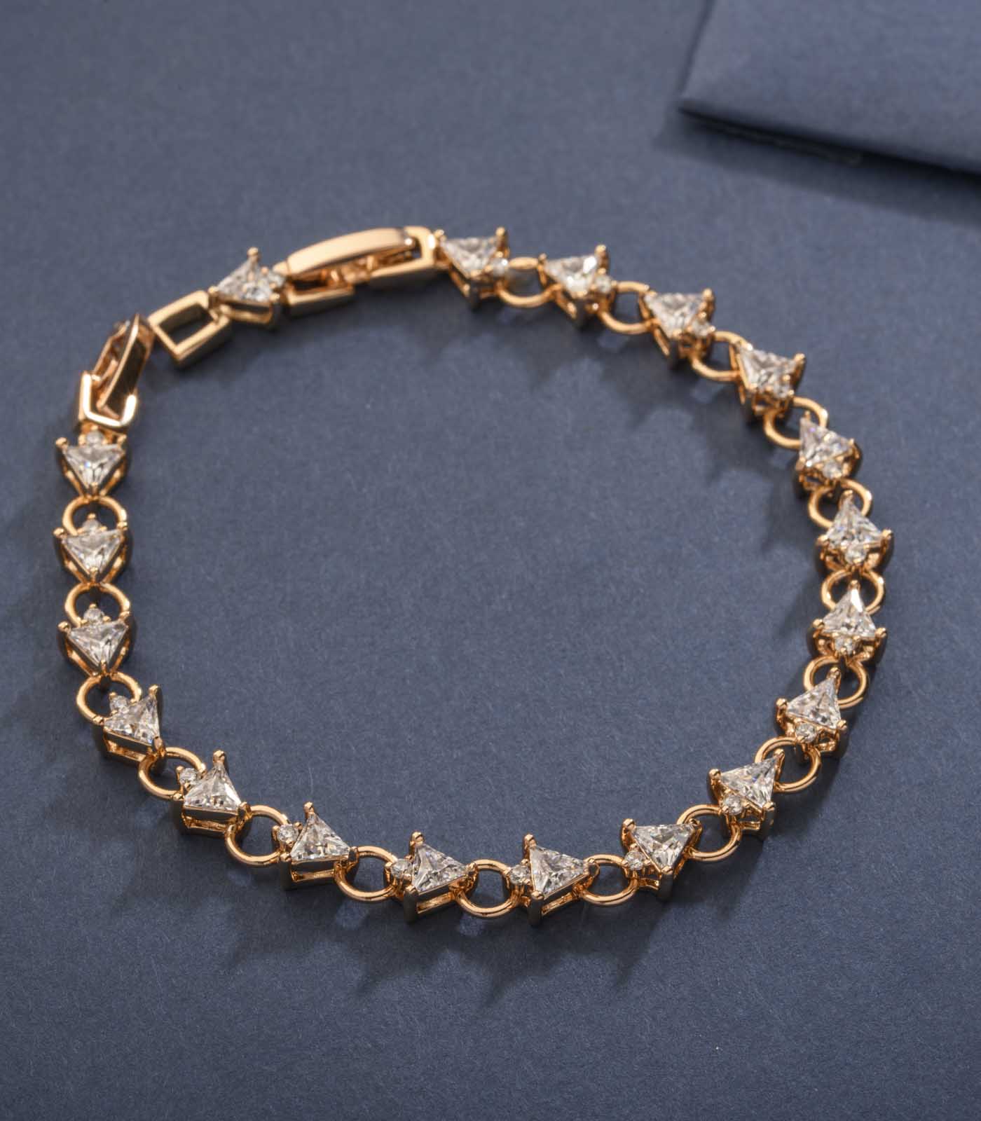 Fashionable Shining Brass Bracelet (Brass)